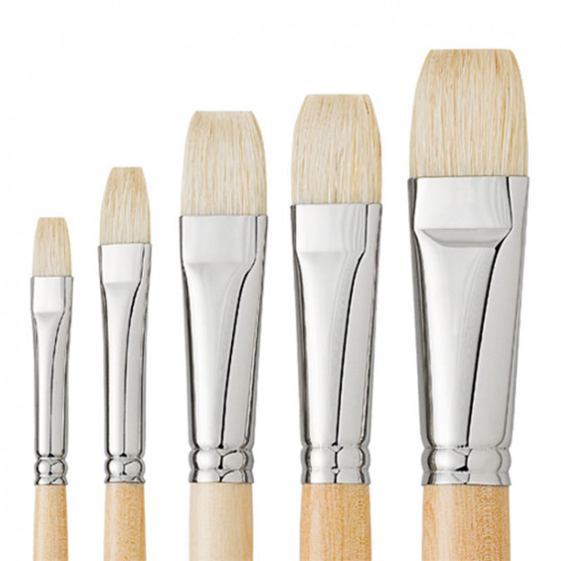 Sélection de pinceaux plats en soies de porc naturellement courbées, liées "en queue" pour peinture à l’huile ou acrylique.