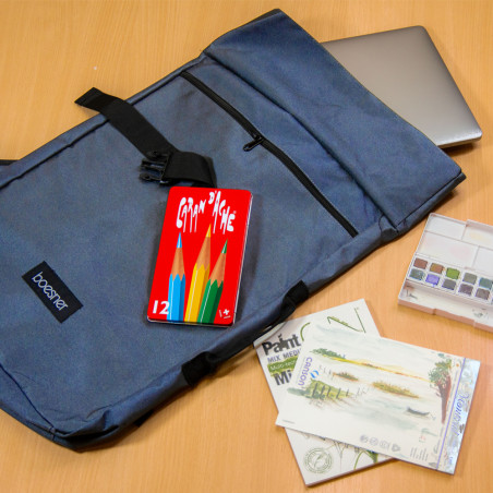 Découvrez le sac à dos Boesner pour artiste ou étudiant en art pouvant accueillir des dessins ou peinture au format A3.