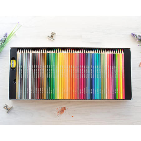 Découvrez le coffret de 50 crayons de couleur GIOTTO Stilnovo comprenant 44 couleurs classiques, 4 couleurs fluos et 2 couleurs 